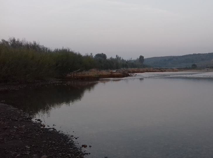 На Прикарпатті селяни самовільно змінюють русло річки Прут  - фото 1