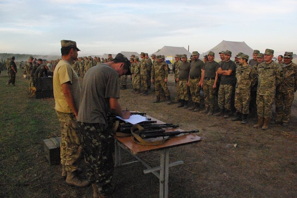 Під Харковом зібрали армійський резерв для військових навчань  - фото 3