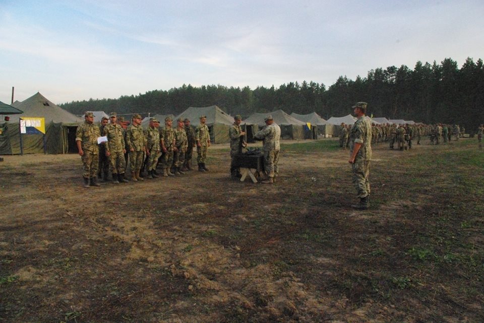 Під Харковом зібрали армійський резерв для військових навчань  - фото 1