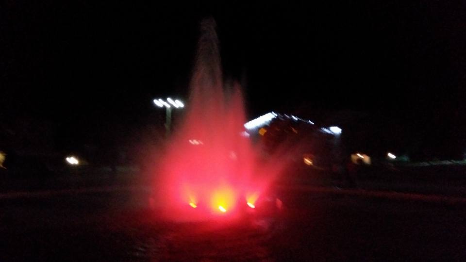 У прифронтовій Попасній на місці поваленого Леніна встановили кольоровий фонтан (ФОТО) - фото 5