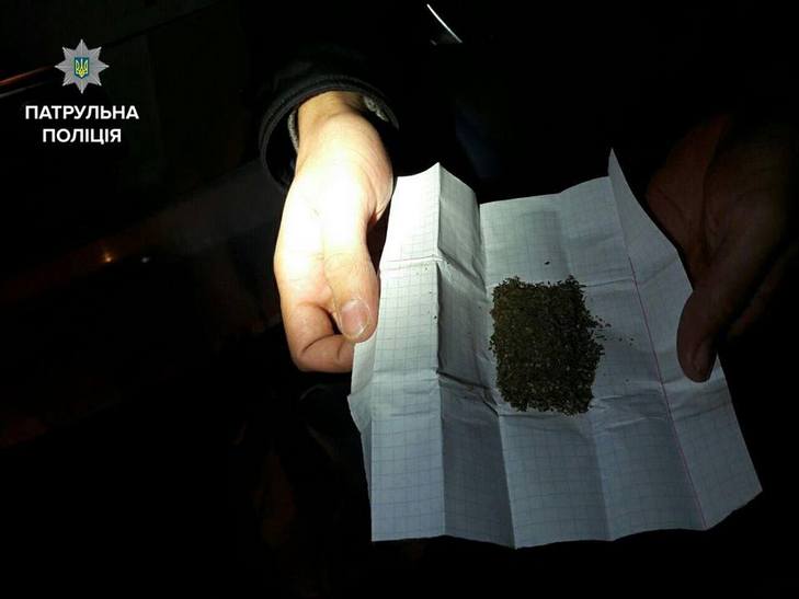 У Вінниці в пасажира таксі виявили торбу наркотиків - фото 3