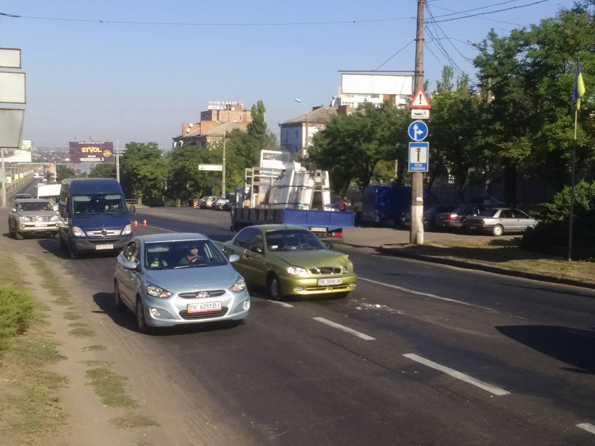 У Миколаєві на мосту Daewoo влетів в кросовер Acura - фото 2