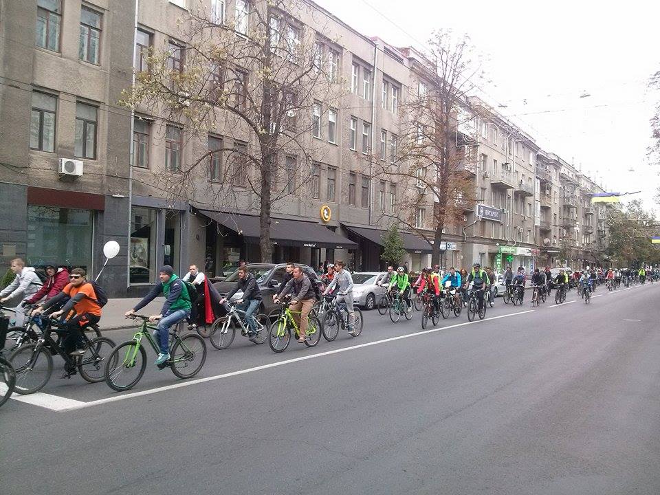 Центром Харкова пройшла багатокілометрова колона велосипедистів - фото 4