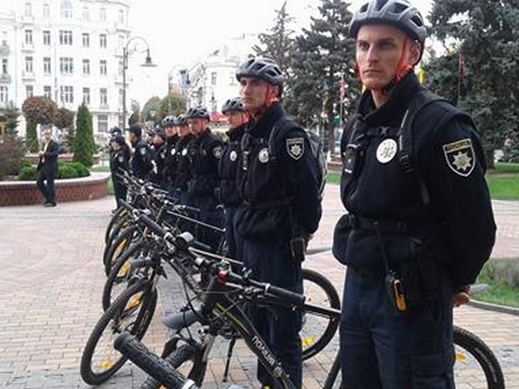 Вінницькі копи патрулюватимуть місто на велосипедах - фото 3