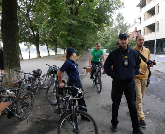 Ужгородців, які приїхали на роботу на велосипедах, "задобрювали" кавою - фото 3