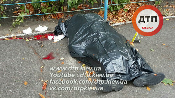 Шокуюча ДТП: У Києві вантажівка на смерть збив співробітника Нацбанку - фото 1