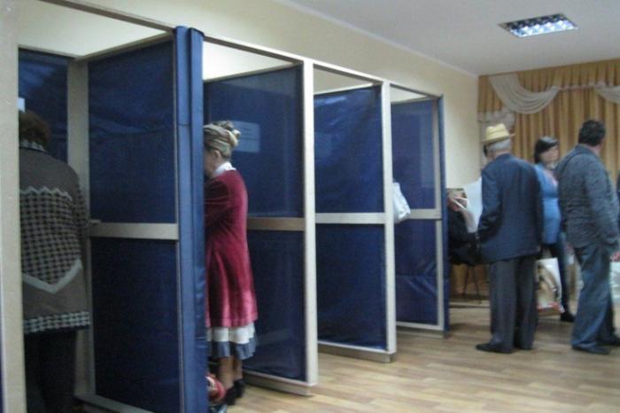 На Херсонщині зафіксовано порушення таємниці голосування та підвіз виборців  - фото 1