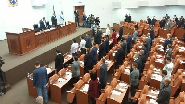 У Дніпрі під час сесії депутати вшанували пам’ять загиблих поліцейських  - фото 1