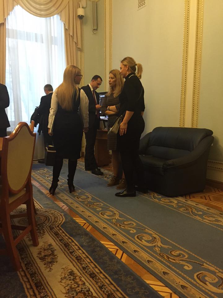 Тимошенко прийшла відставляти Яценюка в новому образі без коси - фото 2