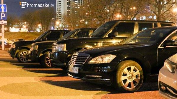 Учасники форуму Саакашвілі приїжджали на "антикорупційних" автомобілях (ФОТО) - фото 2