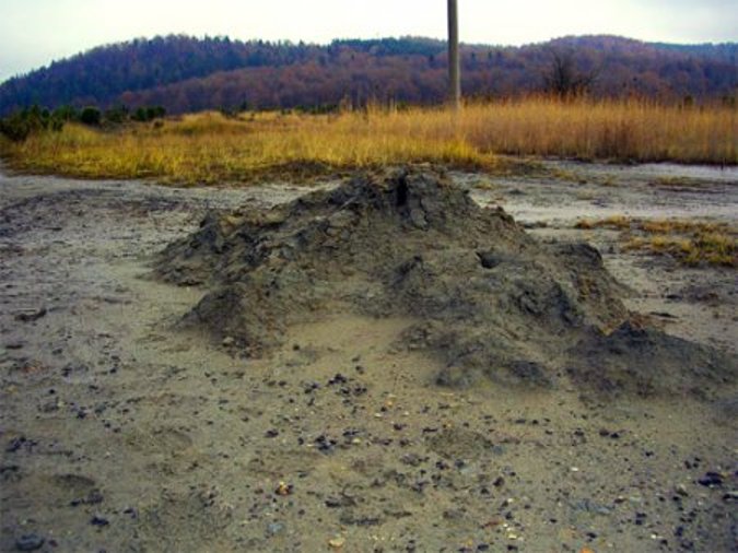 На Франківщині є єдиний в Україні діючий вулкан - фото 2
