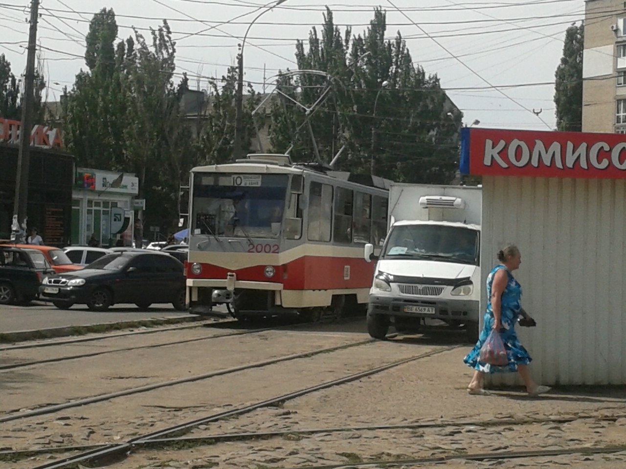 У Миколаєві нахабні водії продовжують блокувати рух трамваїв - фото 5