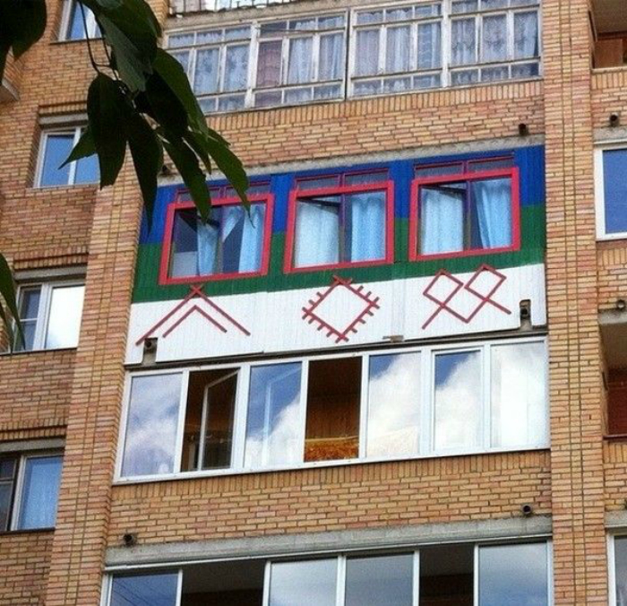 ТОП-20 балконів, володарі яких плювали на оточуючих - фото 11