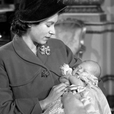 Як старіє Єлизавета ІІ: найяскравіші фото від дитинства і до сьогодні  - фото 12