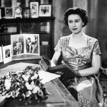 Як старіє Єлизавета ІІ: найяскравіші фото від дитинства і до сьогодні  - фото 13