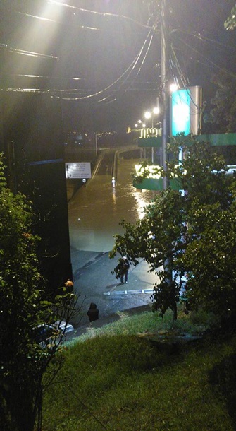 У Тбілісі потужна повінь: затоплені дороги та будинки (ФОТО, ВІДЕО) - фото 6