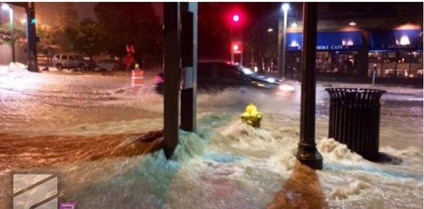 У Тбілісі потужна повінь: затоплені дороги та будинки (ФОТО, ВІДЕО) - фото 1