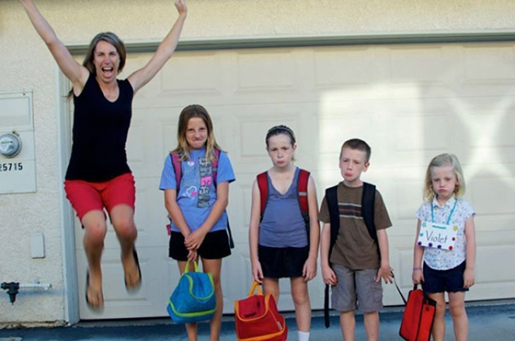 15 нестримно щасливих батьків, які, нарешті, відправляють дітей до школи - фото 7