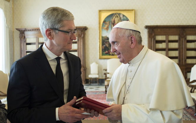 Папа Франциск вважає, що Інтернет та соцмережі - дар Божий - фото 1