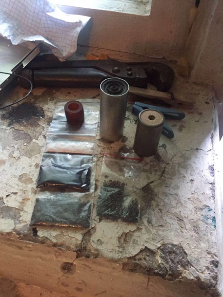 У Миколаєві військовий-контрактник та студент налагодили виробництво вибухівки - фото 2