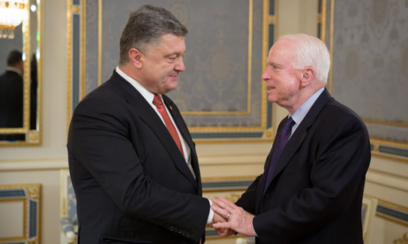 Порошенко з МакКейном обговорив ситуацію на Донбасі та реформи в Україні - фото 1