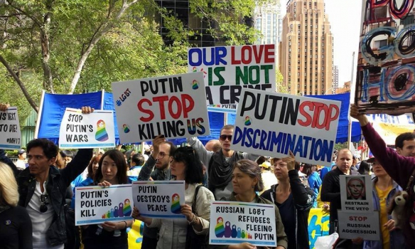 Біля будівлі ООН в Нью-Йорку почалися антипутінські мітинги - фото 3