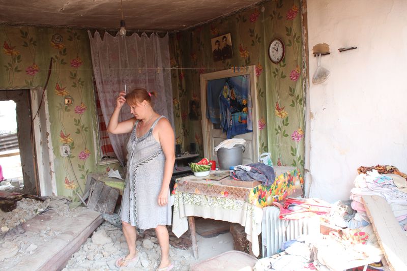 Як оговтується передмістя Маріуполя: мешканці розповіли про обстріл (ФОТО, ВІДЕО) - фото 5