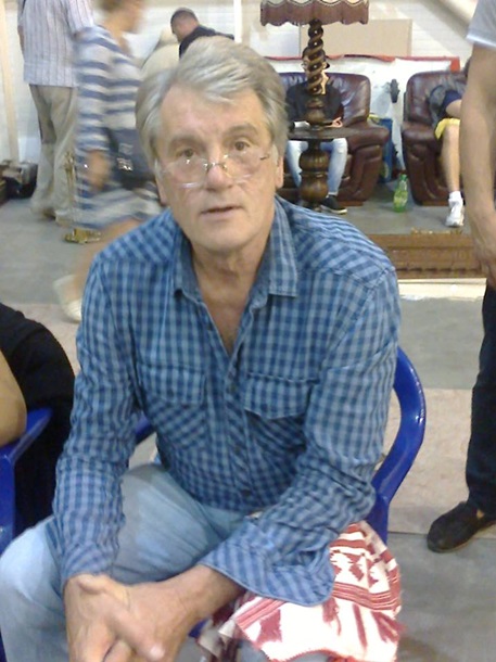 Ющенко "засвітився" на блошиному ринку в Києві  - фото 1