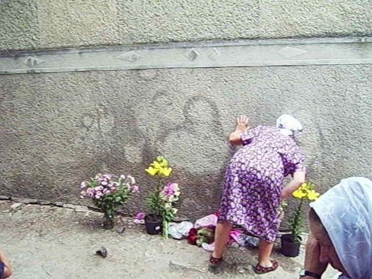 В Чернівецькій області селяни сприйняли плями від сечі за лик Богородиці - фото 2