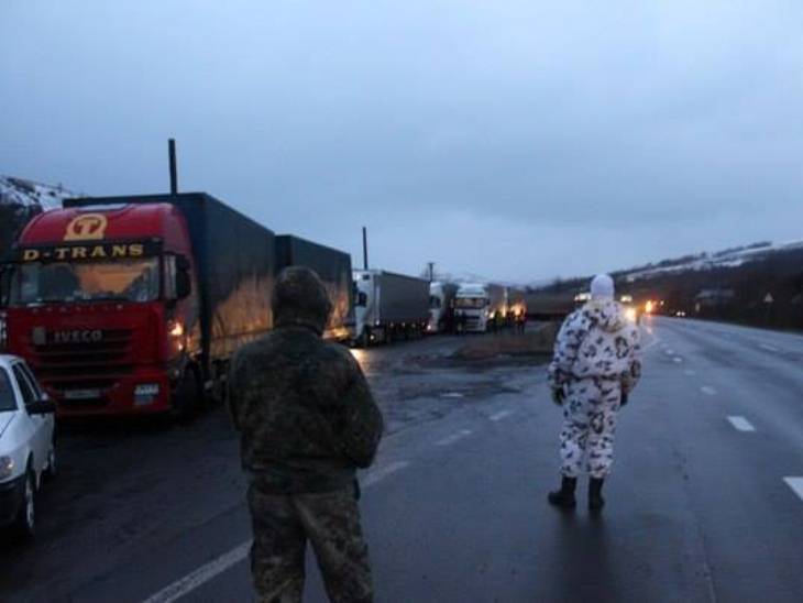 На Закарпатті активісти не пропустили вже більше 50 вантажівок окупанта - фото 1