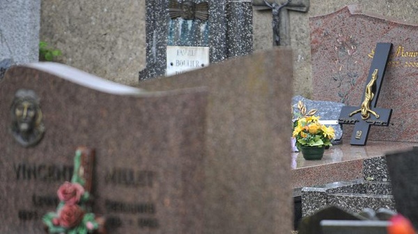 У Франції спаплюжили могили на християнському цвинтарі (ФОТО) - фото 1