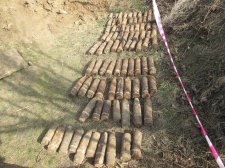 На Вінниччині на березі Дністра знайшли майже сотню снарядів - фото 1
