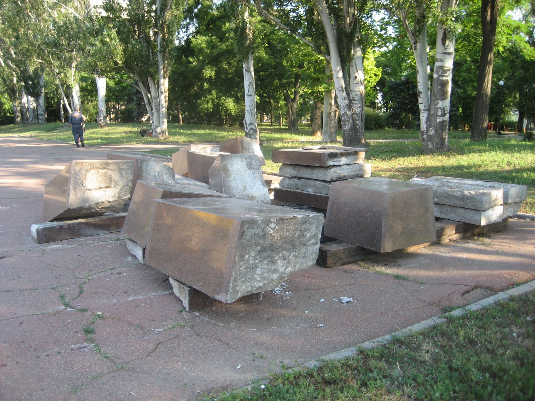 У Миколаєві демонтують постамент Леніну - фото 4