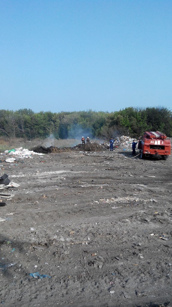 На Київщині загорілося сміттєзвалище - фото 1 На Київщині загорілося сміттєзвалище - фото 1