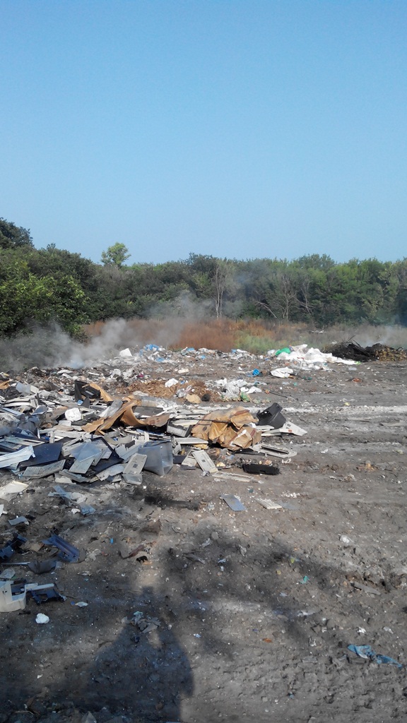 На Київщині загорілося сміттєзвалище - фото 2 На Київщині загорілося сміттєзвалище - фото 2