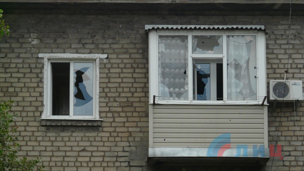 В "ЛНР" заявляють про обстріл житлових кварталів Стаханова (ФОТО) - фото 2