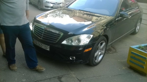 У Києві водій авто з номером "ВР" став переможцем конкурсу "Паркуюсь, як жлоб" - фото 3