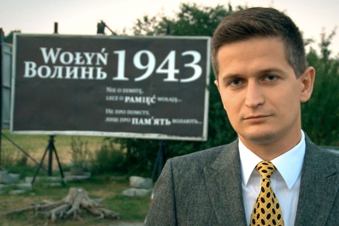 Поляки нагадали Україні про Волинську трагедію білбордом на кордоні - фото 1