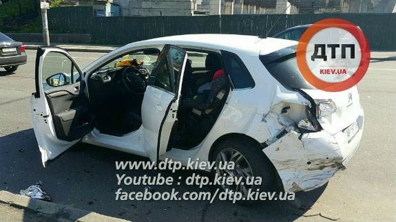 У Києві масштабна ДТП: зіткнулися одразу 12 авто  - фото 3