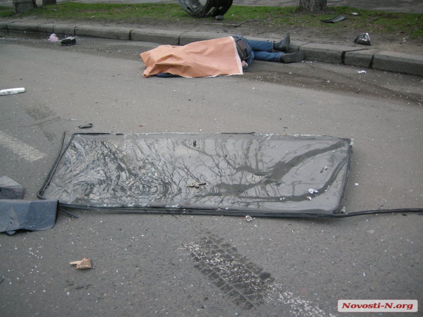 У Миколаєві BMW на величезній швидкості протаранив "Газель": четверо загинули
