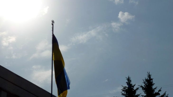 В одному з найбільших міст Кіровоградщини прапор України підняли поруч із п'ятикутною зіркою - фото 3