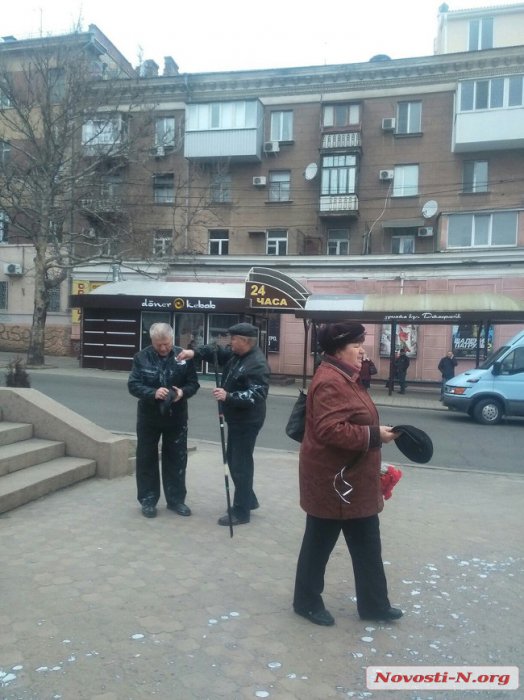 У Миколаєві невідомі в масках напали на мітинг комуністів - фото 4