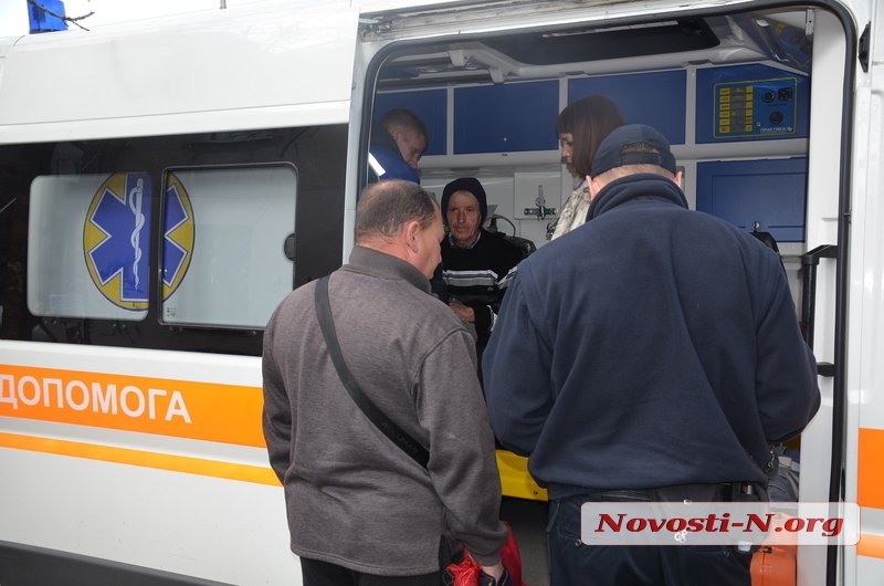 У Миколаєві мікроавтобус збив пішоходів на трамвайних коліях та втік з місця ДТП