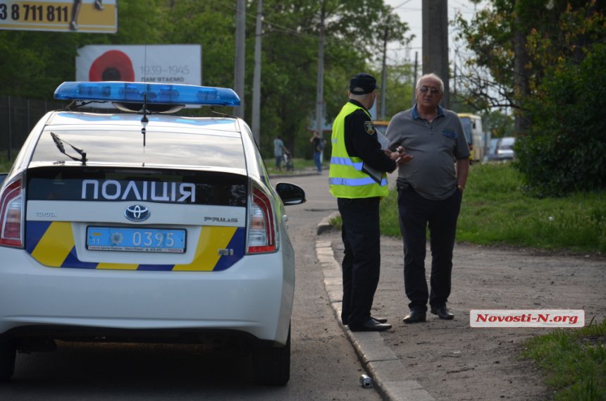 У Миколаєві головлікар пологового будинку на Toyota протаранив "Таврію" - фото 1