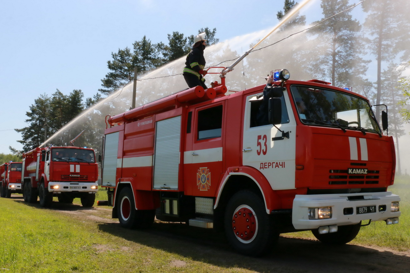 На Харківщині гасили ліс з гелікоптеру та зупиняли вибухи  - фото 4