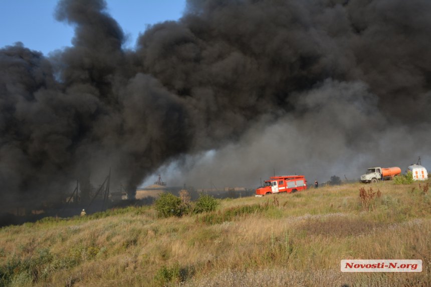 На Миколаївщині загорівся підпільний завод по переробці автомобільних шин - фото 3