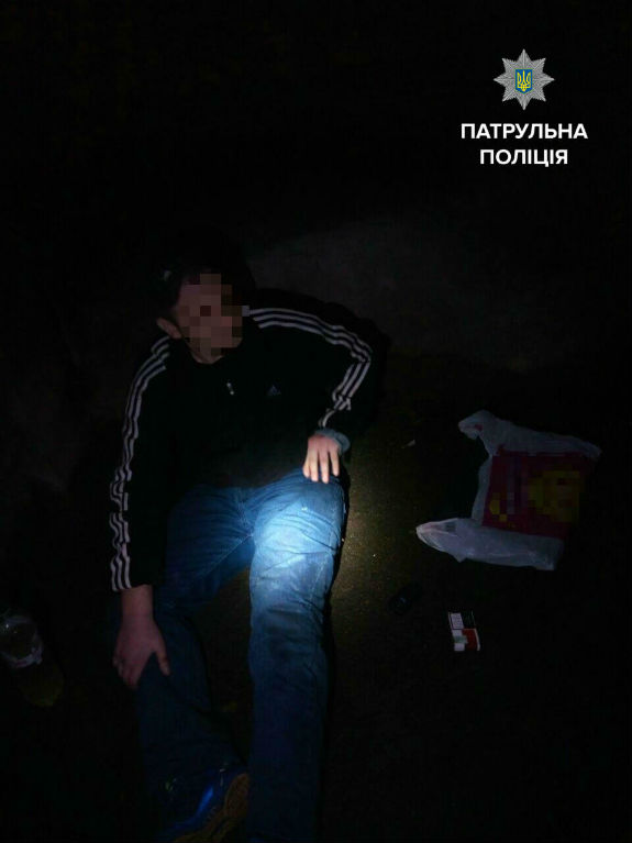 Столичний горе-грабіжник випав з вікна з краденими ноутбуками - фото 1 Столичний горе-грабіжник випав з вікна з краденими ноутбуками - фото 1