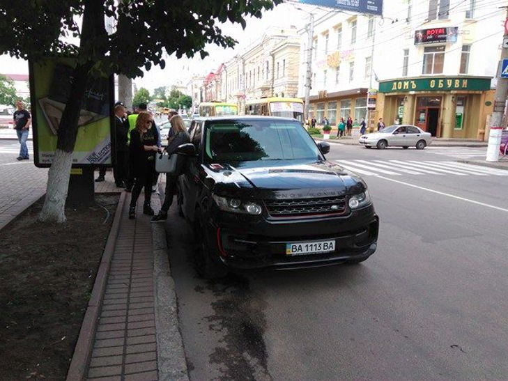 У центрі Кіровограда джип збив на "зебрі" літнього чоловіка - фото 1