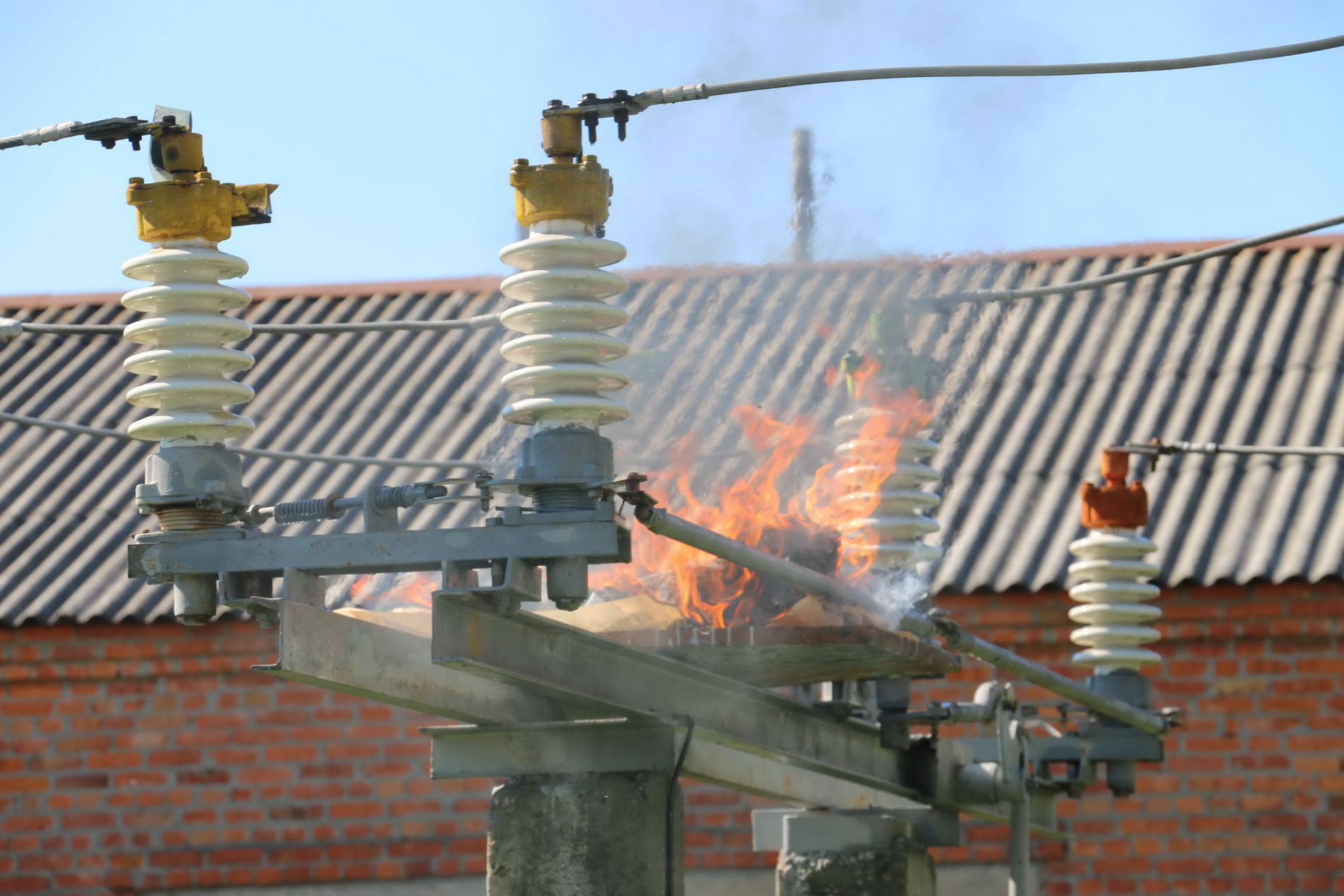 На Харківщині енергетиків вчили гасити пожежі  - фото 2