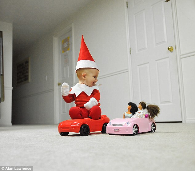 4-місячний малюк-ельф підірвав мережу своєю різдвяною фотосесією  - фото 4